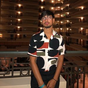 Meet your Posher, Yomar